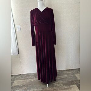 Elegant Burgundy Velvet Long-Sleeve Maxi Dress